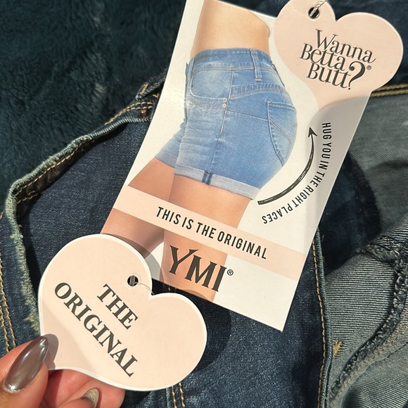 Stretchy Mid-Rise Denim Shorts - Picture 4 of 4